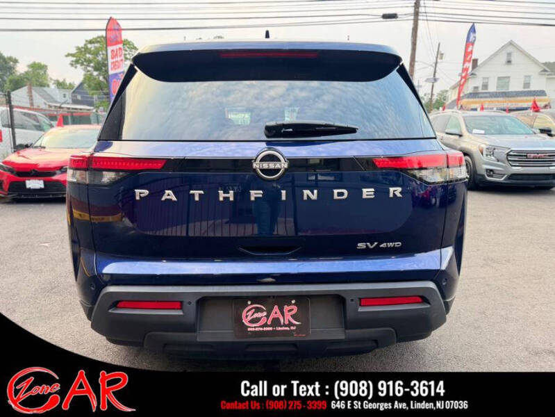 2022 Nissan Pathfinder SV