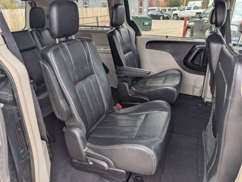 2016 Chrysler Town and Country Touring