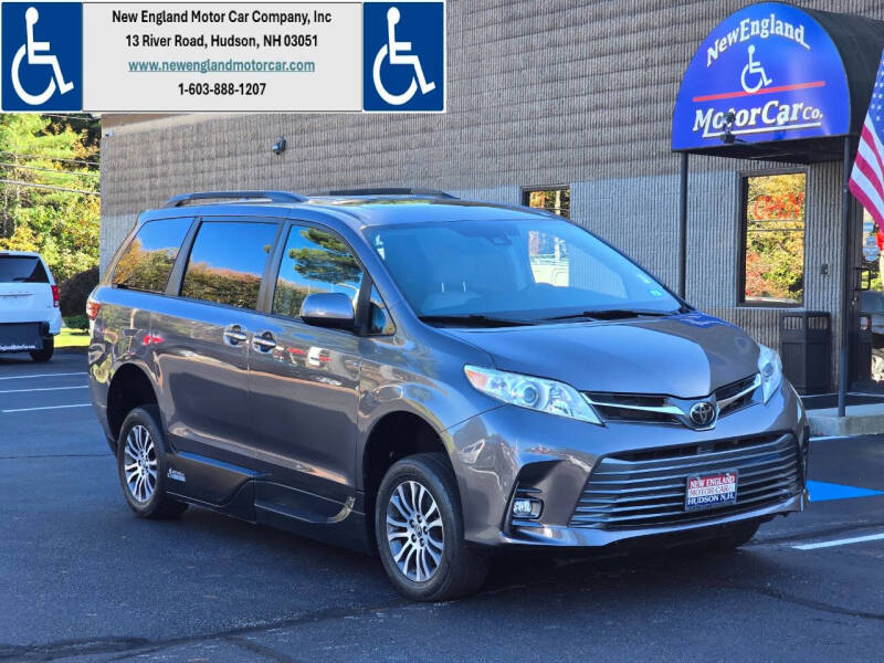 2019 Toyota Sienna XLE's photo