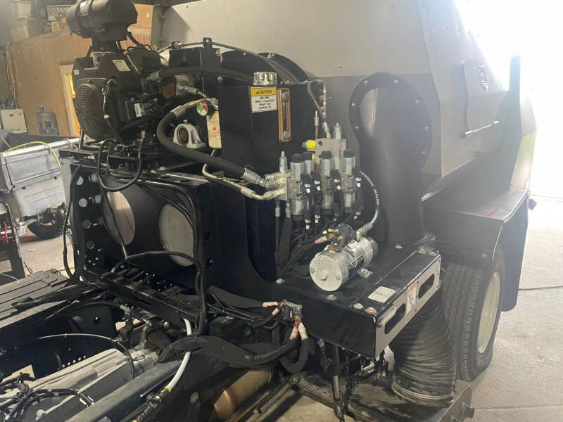 2021 Isuzu NPR/Victory CXi Sweeper