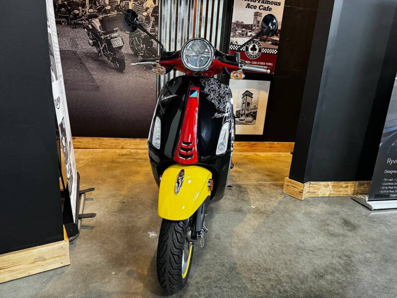 2023 Vespa DISNEY MICKEY SPECIAL EDITION