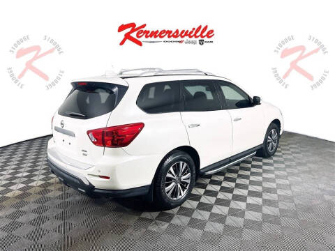 2020 Nissan Pathfinder SV