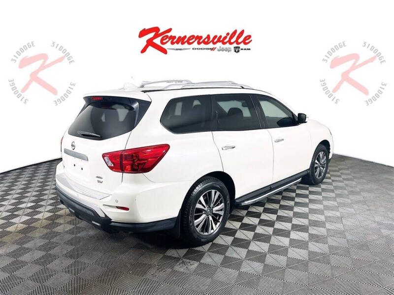 2020 Nissan Pathfinder SV