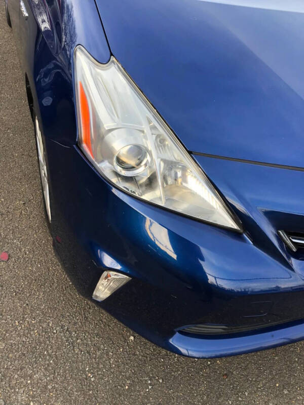 2013 Toyota Prius v Three