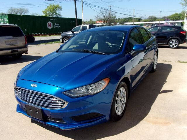 2018 Ford Fusion S photo 2