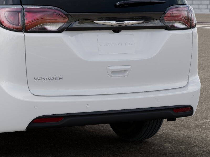 2027 Chrysler Pacifica LX