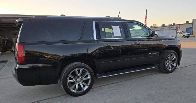 2015 Chevrolet Suburban LTZ photo 18