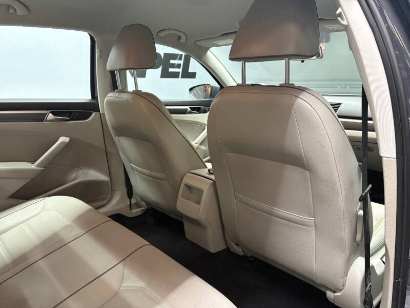 2017 Volkswagen Passat 1.8T R-Line