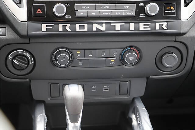 2025 Nissan Frontier SV