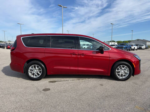 2027 Chrysler Pacifica Select