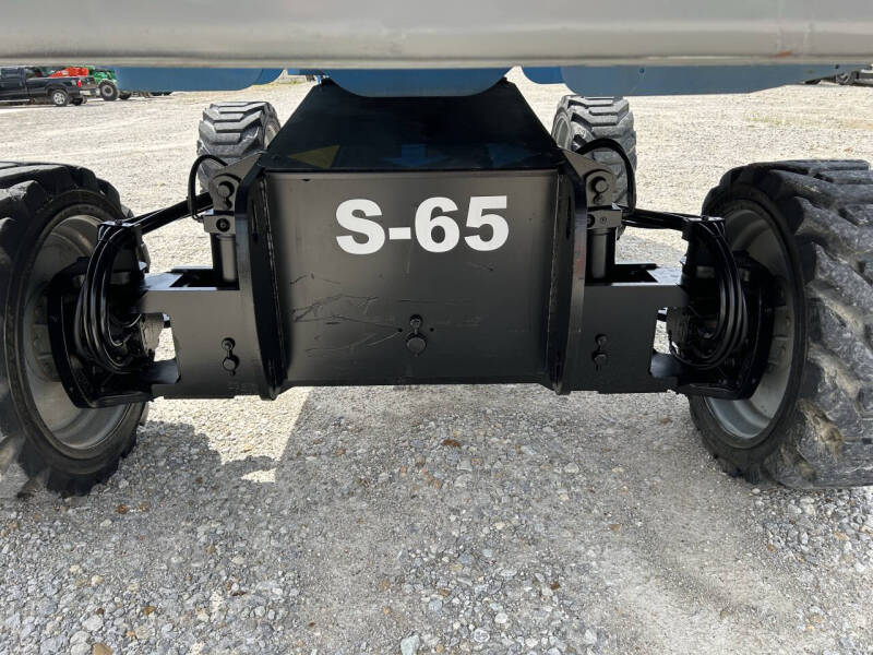2017 Genie 65' Manlift
