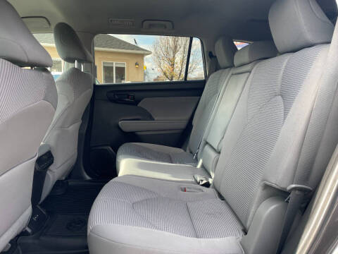 2024 Toyota Highlander LE