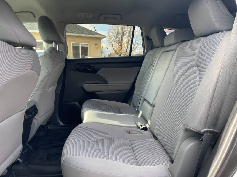 2024 Toyota Highlander LE