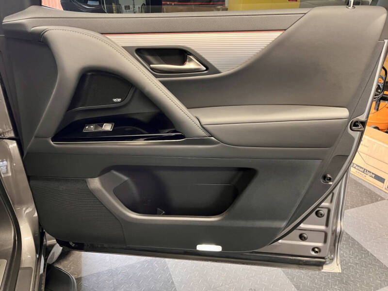 2024 Lexus LX 600 F SPORT Handling