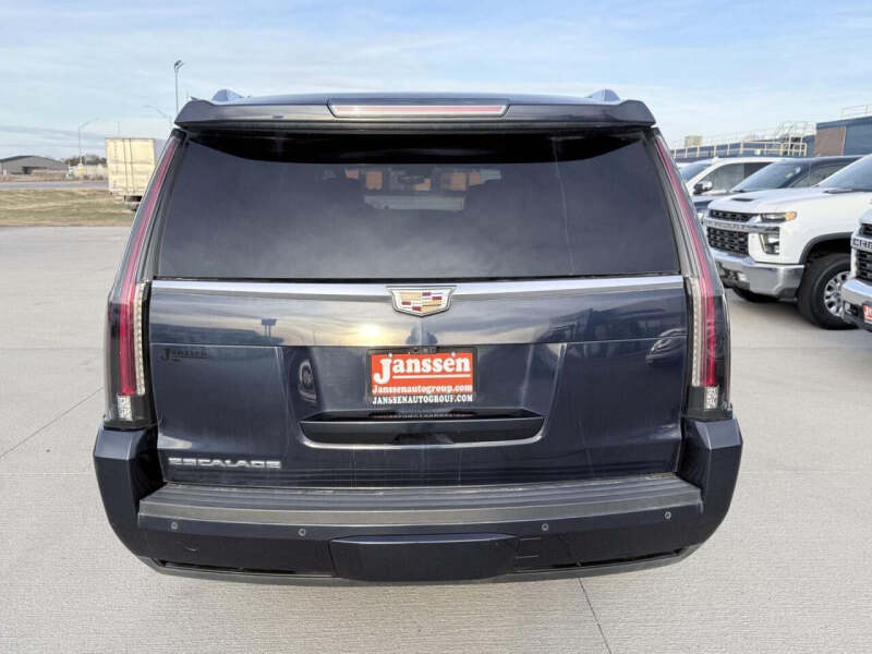2017 Cadillac Escalade ESV Luxury