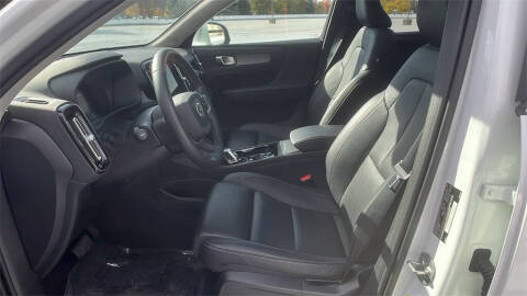 2025 Volvo XC40 B5 Plus Bright Theme