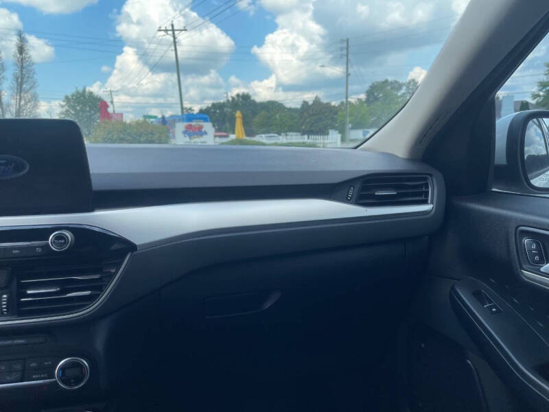 2020 Ford Escape SE