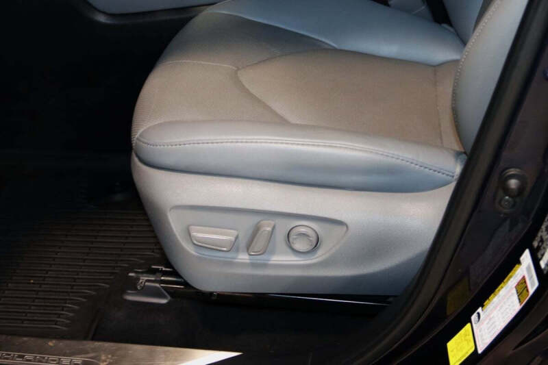 2021 Toyota Highlander Hybrid Platinum