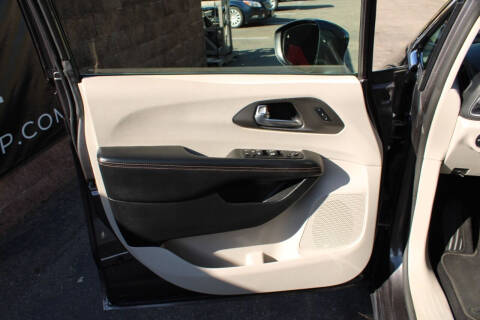 2020 Chrysler Pacifica Touring L