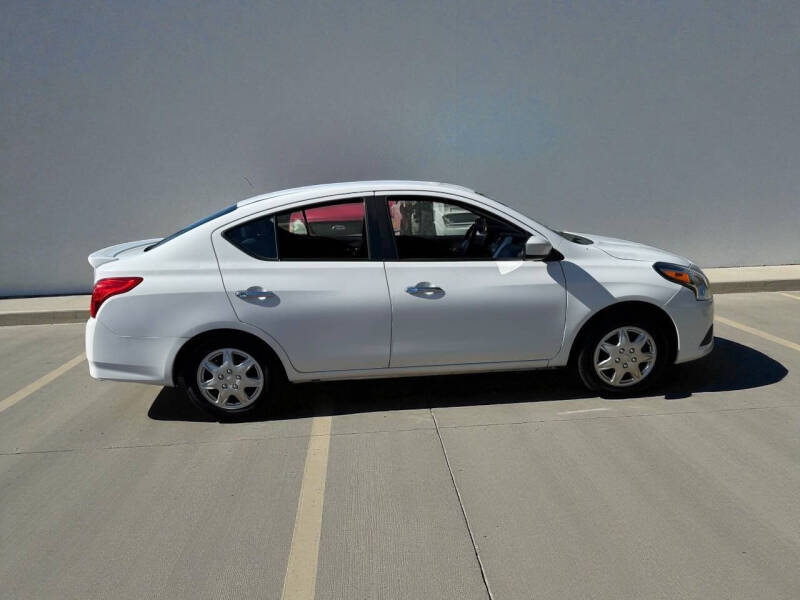 2019 Nissan Versa SV