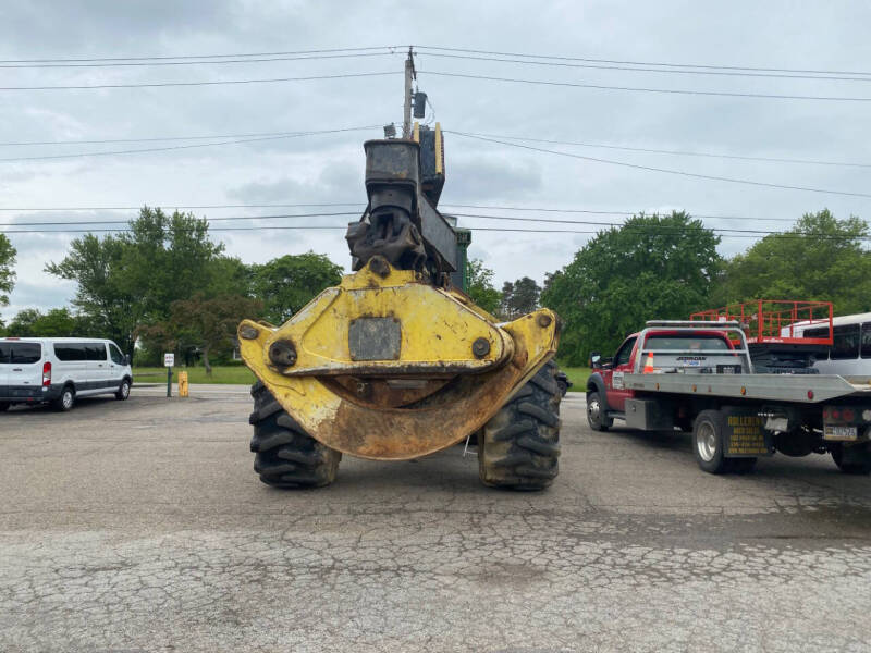 2017 John Deere 748L