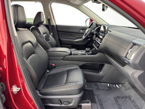 2022 Nissan Pathfinder SL