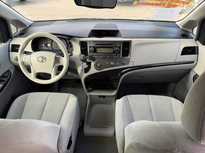 2014 Toyota Sienna L 7-Passenger