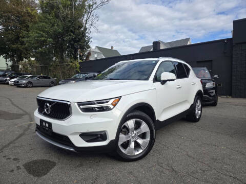 2020 Volvo XC40 T5 Momentum
