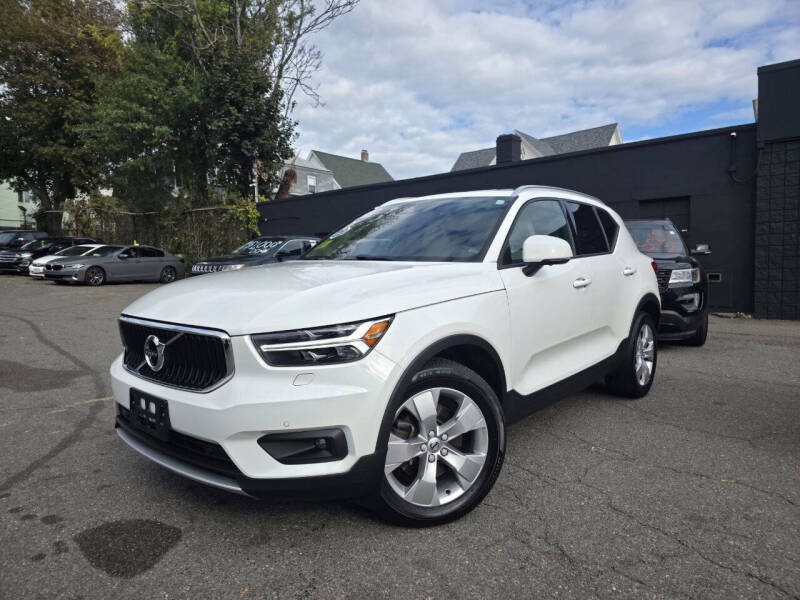 2020 Volvo XC40 T5 Momentum
