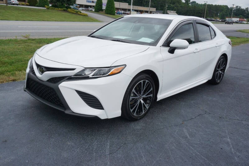 2020 Toyota Camry SE