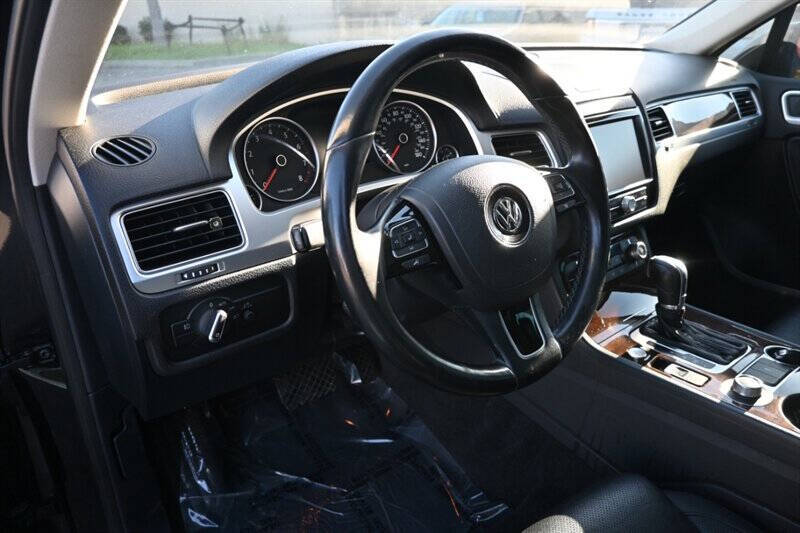 2016 Volkswagen Touareg VR6 Lux