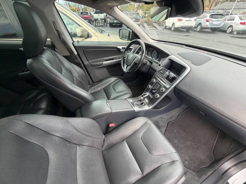 2015 Volvo XC60 T5 Drive-E Platinum