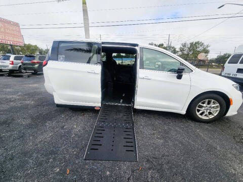 2024 Chrysler Pacifica Touring