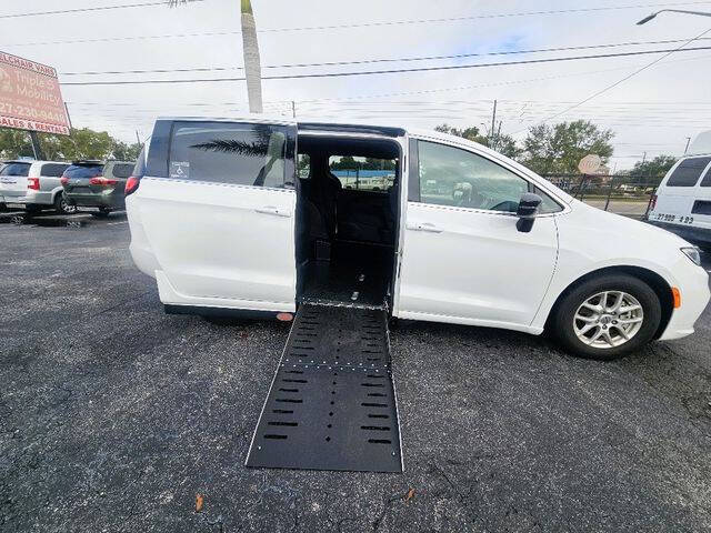 2024 Chrysler Pacifica Touring