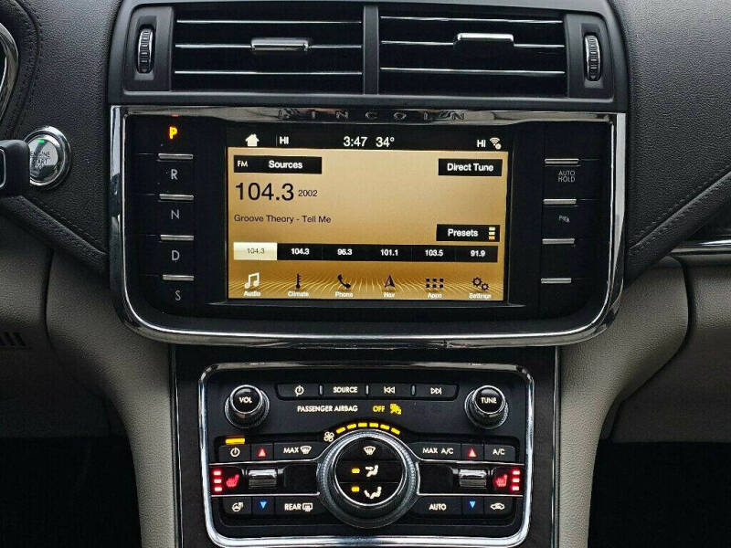 2018 Lincoln Continental Select