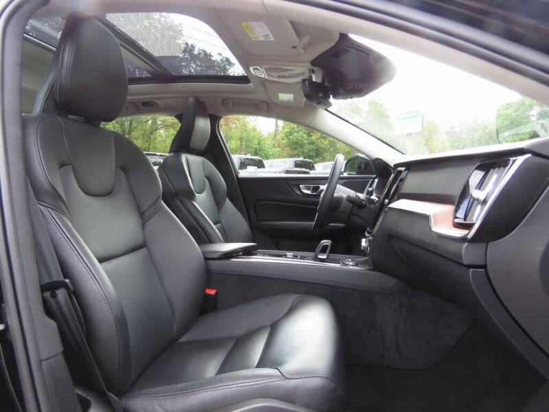 2022 Volvo S60 B5 Momentum