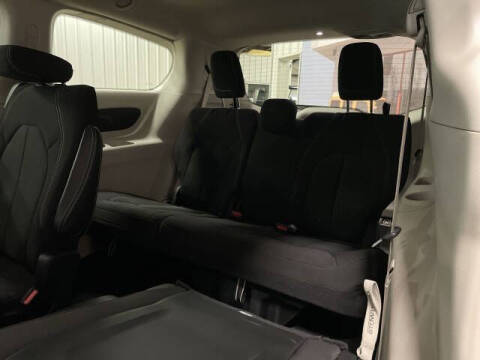 2021 Chrysler Voyager LX