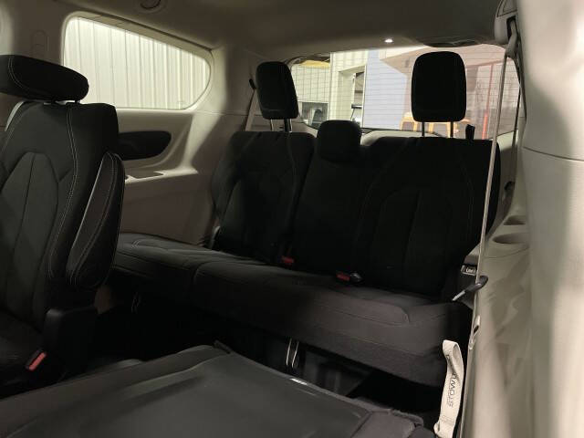 2021 Chrysler Voyager LX