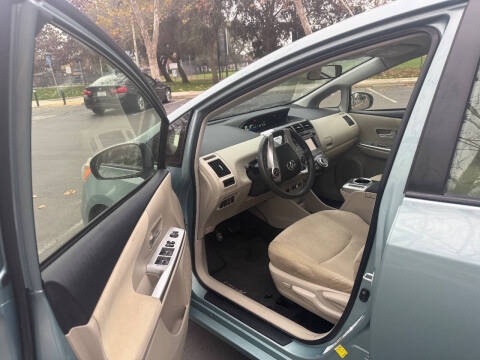 2013 Toyota Prius v Two