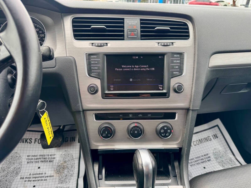 2017 Volkswagen Golf TSI S