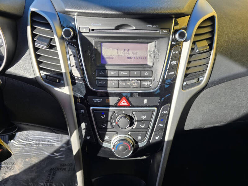 2015 Hyundai Elantra GT Base photo 20