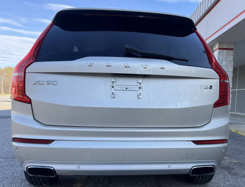 2016 Volvo XC90 T6 Momentum
