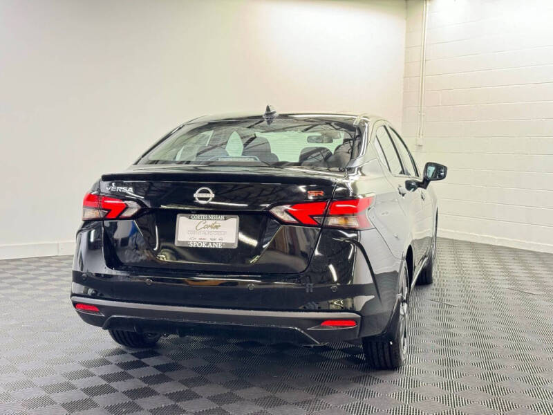 2025 Nissan Versa SR