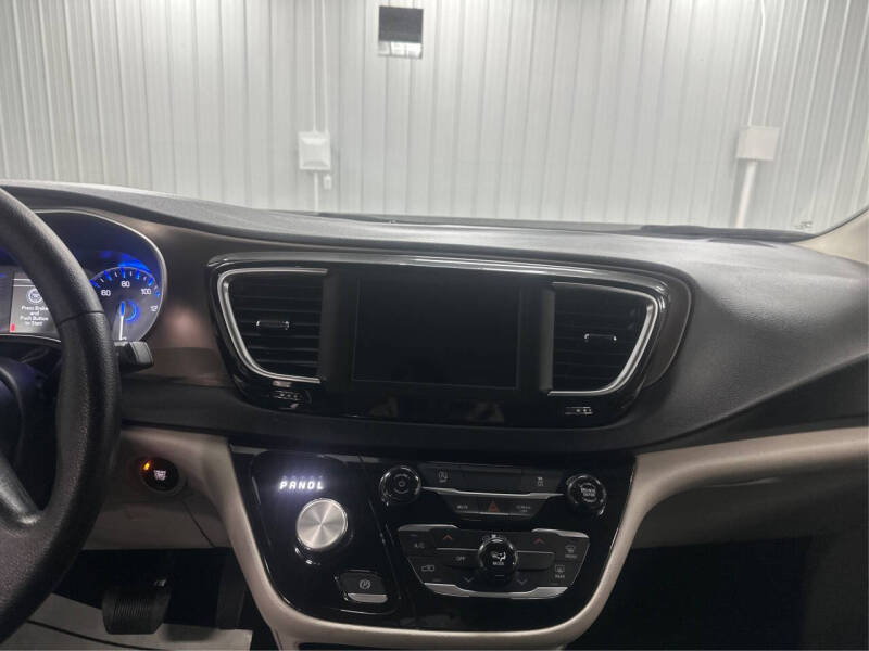 2020 Chrysler Voyager LXi