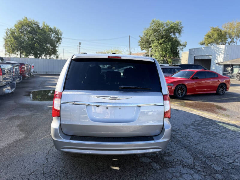 2014 Chrysler Town and Country Touring