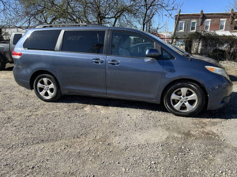 2013 Toyota Sienna LE 8-Passenger
