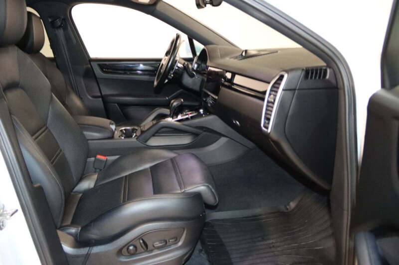 2023 Porsche Cayenne