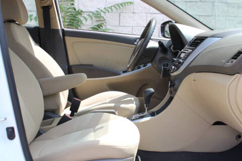 2013 Hyundai Accent GLS