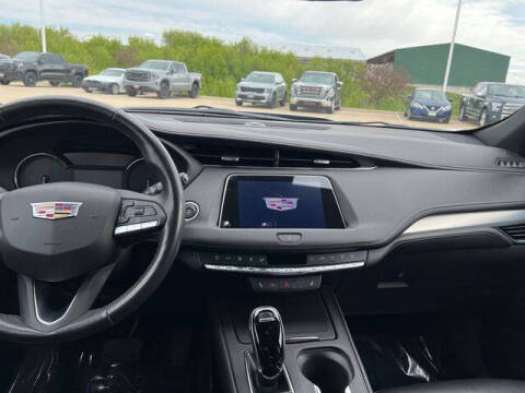 2022 Cadillac XT4 Premium Luxury