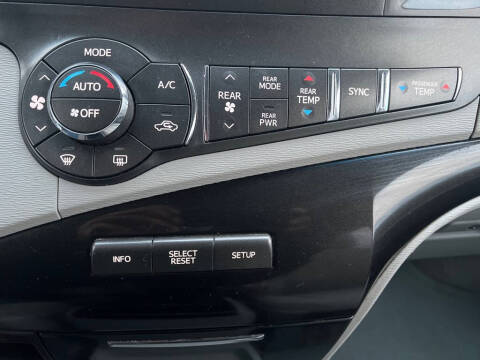 2013 Toyota Sienna LE 7-Passenger